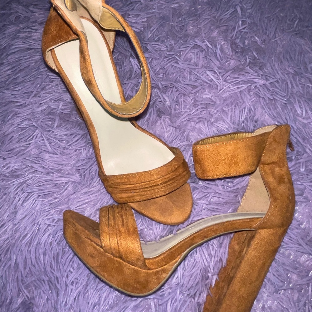 Wild Diva Size 6.5 Platform Camel Toe Heels